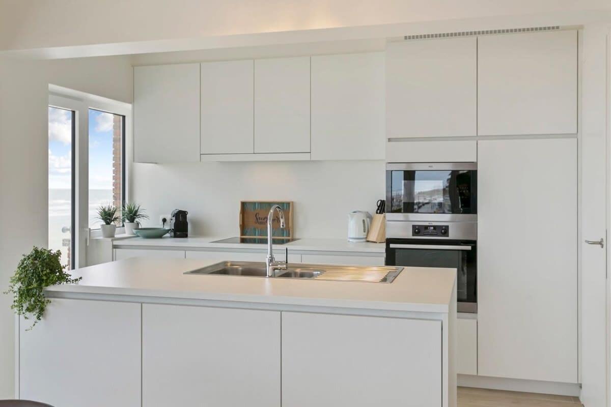 Huswell - Majestic Apartment With Breathtaking Sea View De Haan Exterior foto